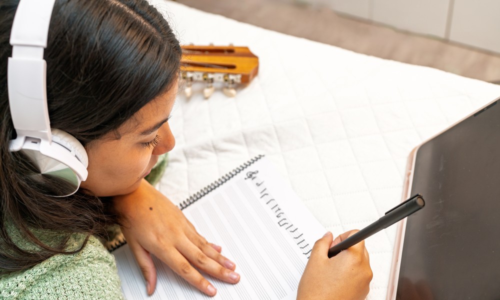 Learn 9 Lyric Structures That Keep Listeners Engaged